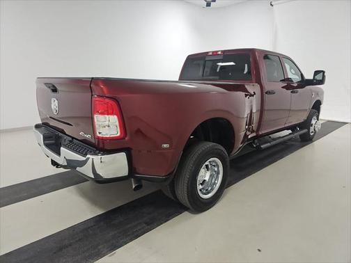 2024 RAM 3500 Tradesman Crew Cab 4x4 8' Box