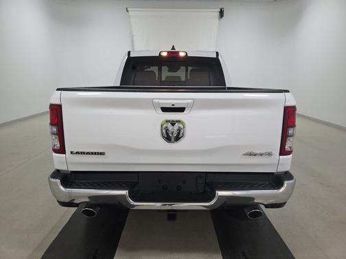 Bright White Clearcoat 2021 RAM 1500 Laramie 4x4 Crew Cab 5'7" Box