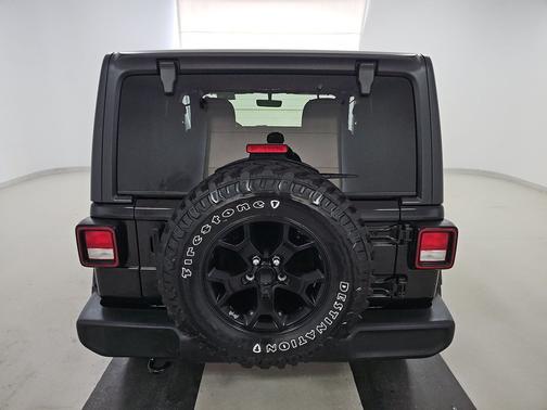 Black Clearcoat 2021 Jeep Wrangler Willys 4x4