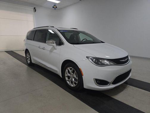 Bright White Clearcoat 2019 Chrysler Pacifica Limited FWD