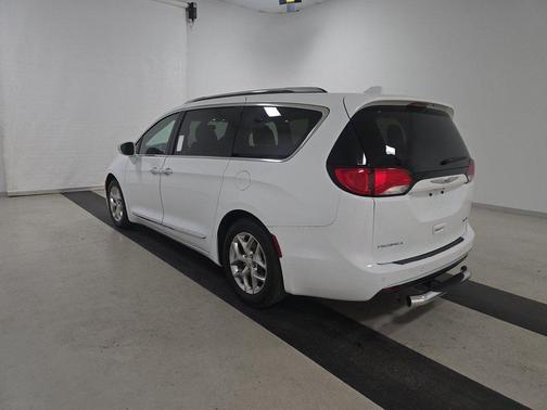 Bright White Clearcoat 2019 Chrysler Pacifica Limited FWD