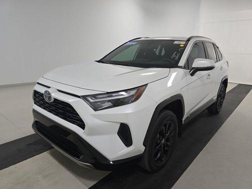 2024 Toyota RAV4 Hybrid SE