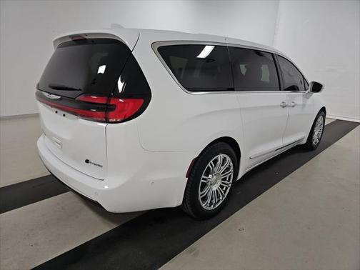 2022 Chrysler Pacifica Hybrid Limited