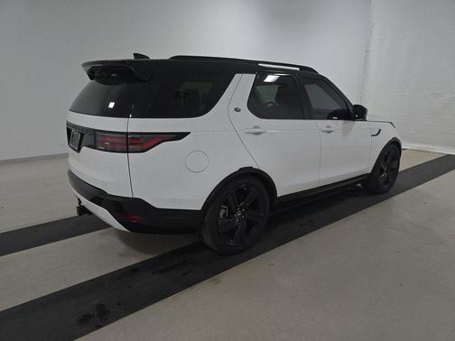 2025 Land Rover Discovery P360 Dynamic SE