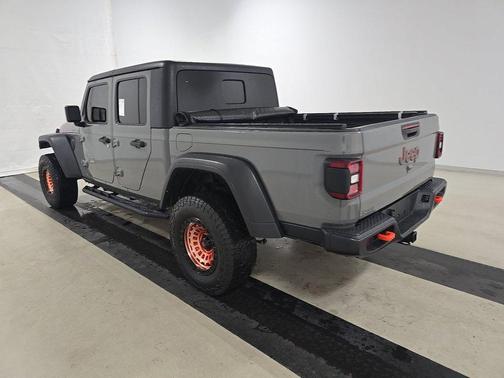Sting-Gray Clearcoat 2022 Jeep Gladiator Mojave 4x4
