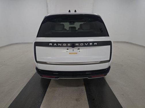 Fuji White 2025 Land Rover Range Rover P400 SE SWB