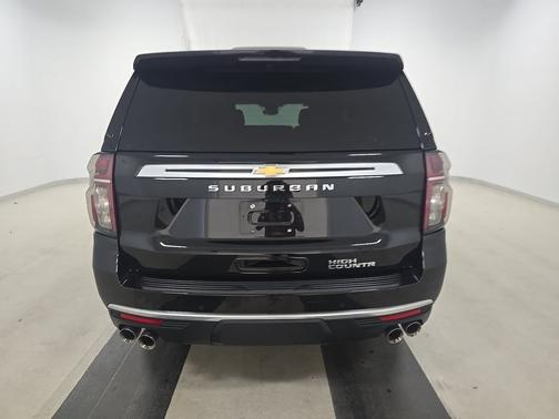 Black 2023 Chevrolet Suburban 4WD 4dr High Country