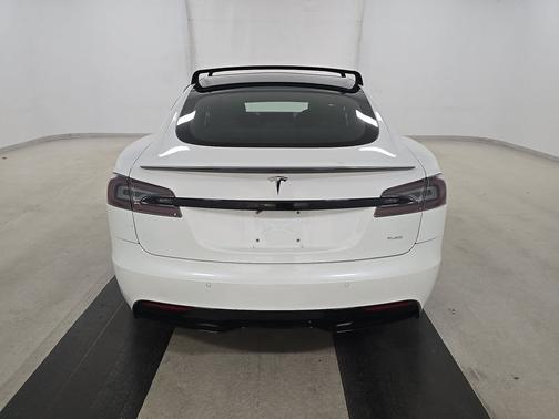 Pearl White Multi-Coat 2021 Tesla Model S Plaid AWD