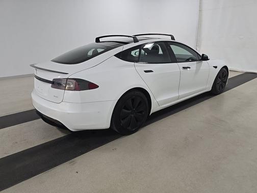 Pearl White Multi-Coat 2021 Tesla Model S Plaid AWD