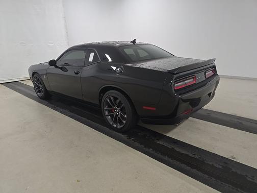 Pitch Black Clearcoat 2022 Dodge Challenger R/T Scat Pack RWD