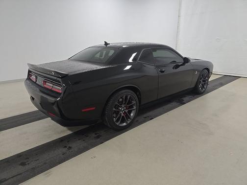 Pitch Black Clearcoat 2022 Dodge Challenger R/T Scat Pack RWD