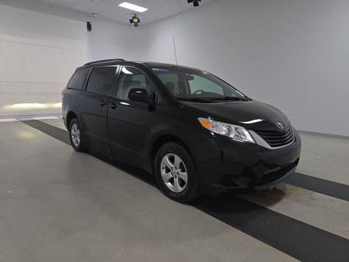 2014 Toyota Sienna LE