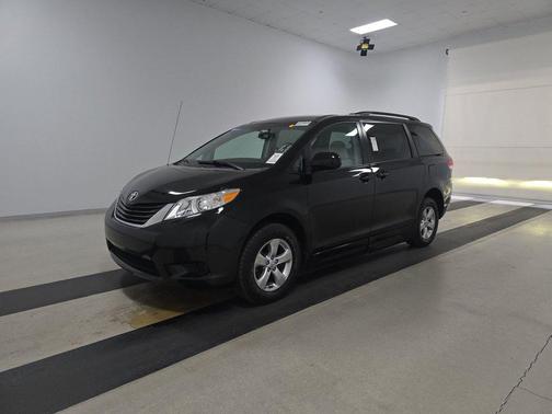 2014 Toyota Sienna LE