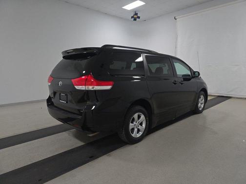 2014 Toyota Sienna LE