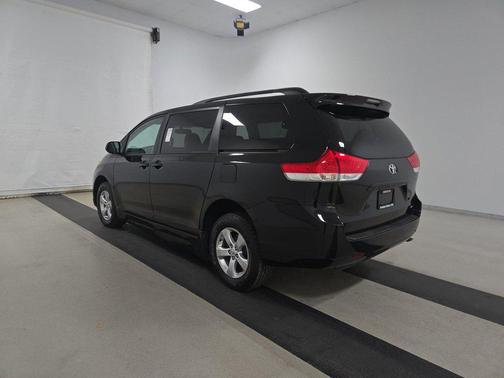 2014 Toyota Sienna LE