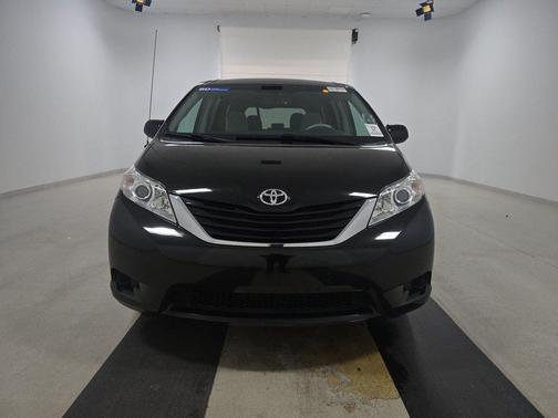 2014 Toyota Sienna LE