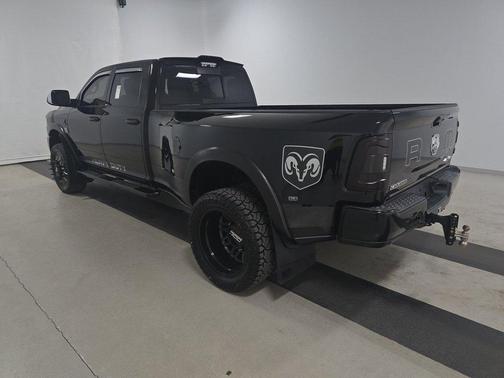 2020 RAM 3500 Laramie Crew Cab 4x4 8' Box