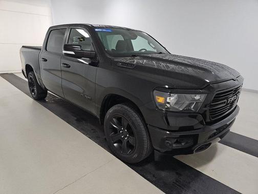 Diamond Black Crystal Pearlcoat 2020 RAM 1500 Big Horn 4x4 Crew Cab 5'7" Box