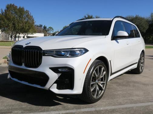 2022 BMW X7 M50i