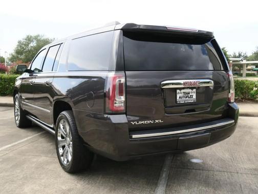 Gray 2016 GMC Yukon XL Denali