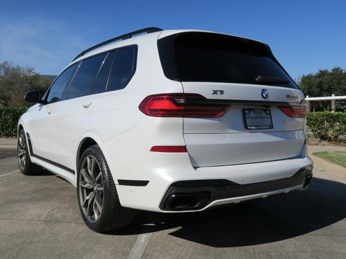 2022 BMW X7 M50i