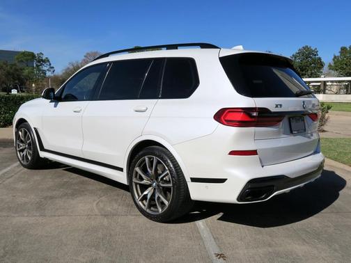 2022 BMW X7 M50i