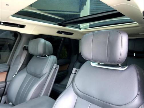 2025 Land Rover Range Rover P550e Autobiography