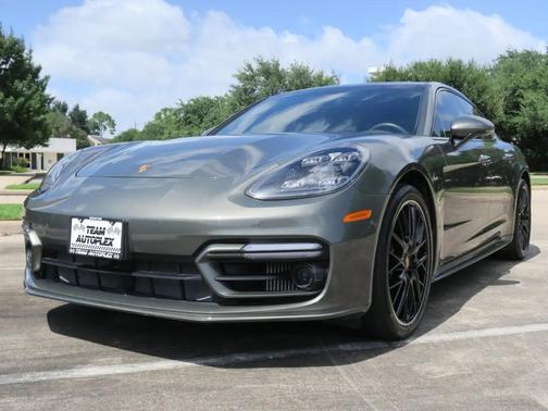 Aventurine Green Metallic 2022 Porsche Panamera Platinum Edition