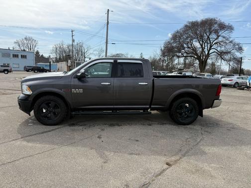 2016 RAM 1500 SLT