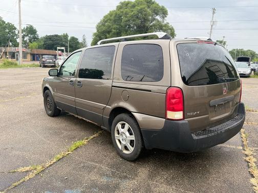 2005 Saturn Relay 2