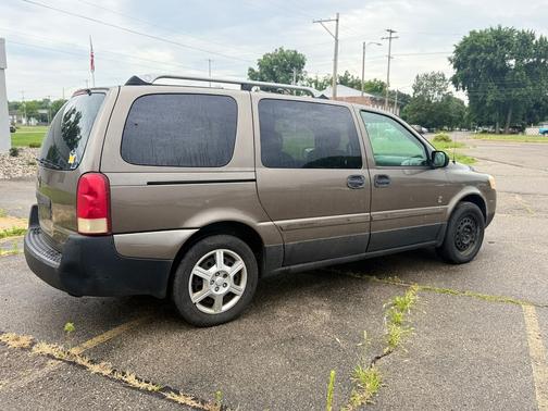 2005 Saturn Relay 2