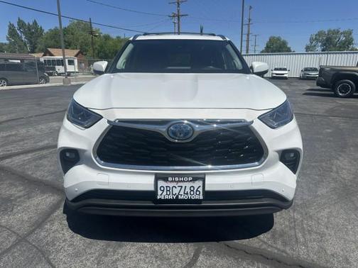 Wind Chill Pearl 2022 Toyota Highlander Hybrid Limited