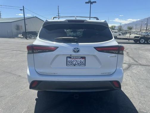 Wind Chill Pearl 2022 Toyota Highlander Hybrid Limited