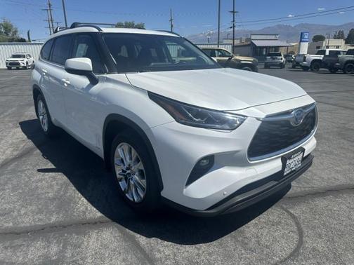 Wind Chill Pearl 2022 Toyota Highlander Hybrid Limited