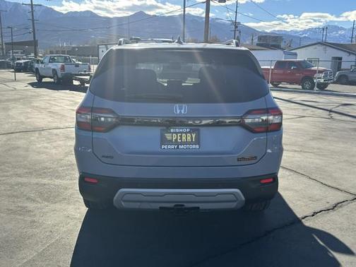 Sonic Gray Pearl 2025 Honda Pilot TrailSport