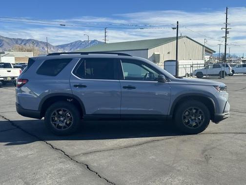 Sonic Gray Pearl 2025 Honda Pilot TrailSport