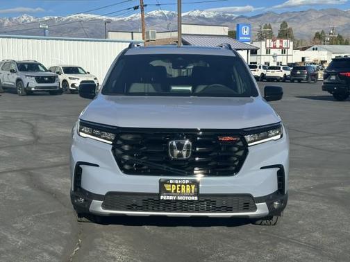 Sonic Gray Pearl 2025 Honda Pilot TrailSport