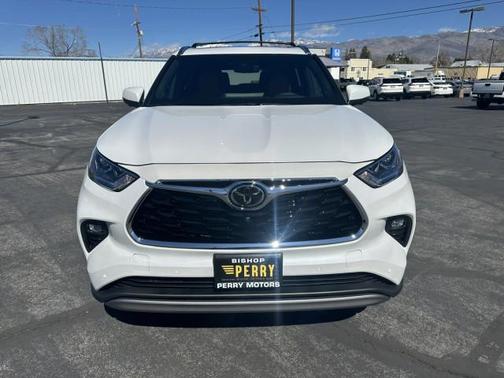 Wind Chill Pearl 2026 Toyota Highlander Hybrid Platinum