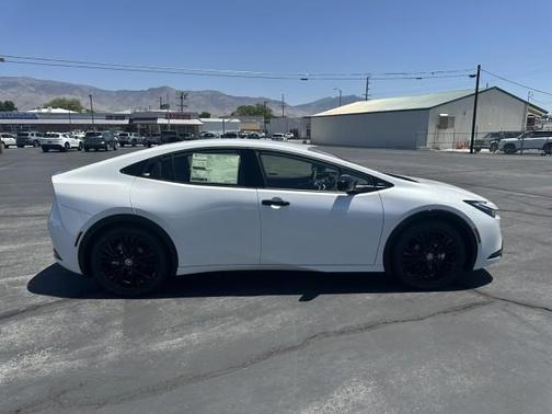 2025 Toyota Prius L