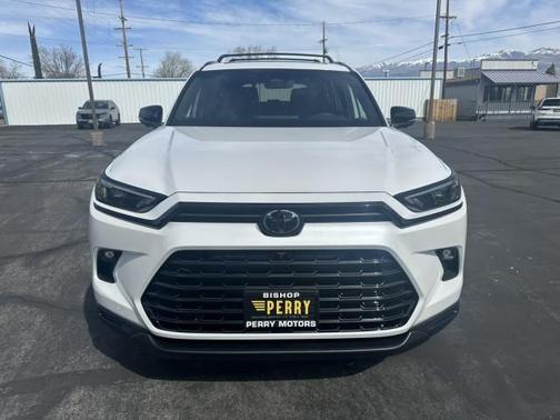 Wind Chill Pearl 2026 Toyota Highlander Hybrid Base