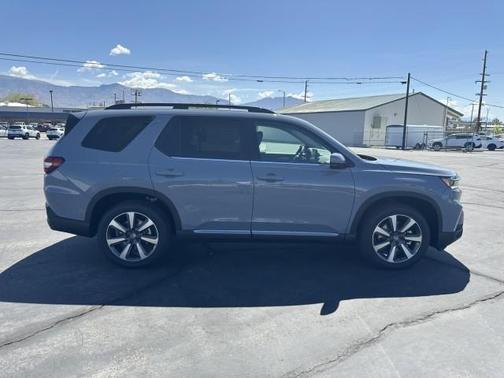 2025 Honda Pilot Touring 8-Passenger