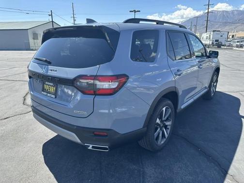 2025 Honda Pilot Touring 8-Passenger