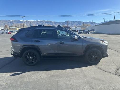 2022 Toyota RAV4 Hybrid SE