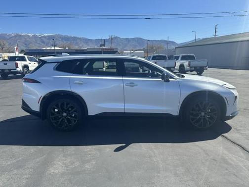 Oxygen White 2025 Toyota Crown Signia Limited