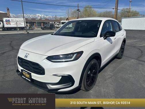 Platinum White Pearl 2026 Honda HR-V AWD Sport