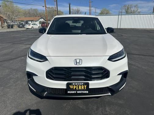 Platinum White Pearl 2026 Honda HR-V AWD Sport