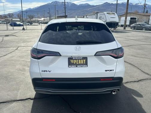 Platinum White Pearl 2026 Honda HR-V AWD Sport