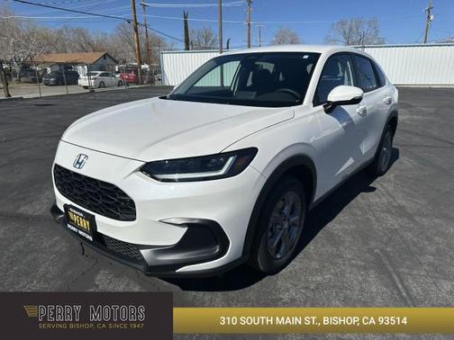 Platinum White Pearl 2026 Honda HR-V LX