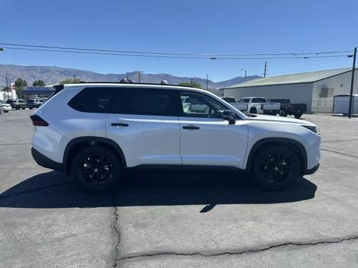 Chill 2026 Toyota Highlander Hybrid Base