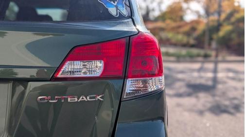 Cypress Green Pearl 2011 Subaru Outback 2.5 i Premium